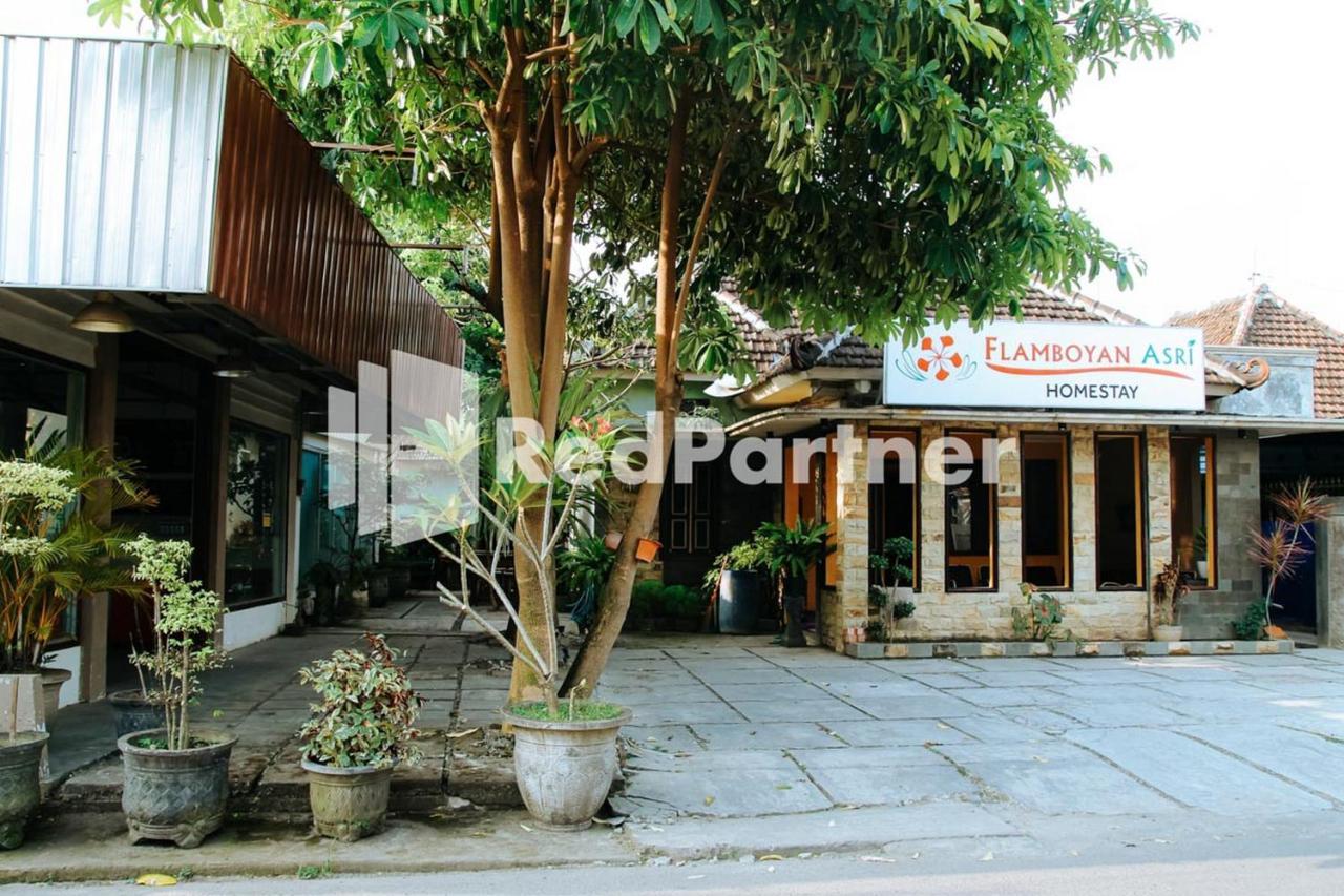 Flamboyan Asri Syariah Mitra Reddoorz Near Kampung Inggris Pare Hotel Exterior foto
