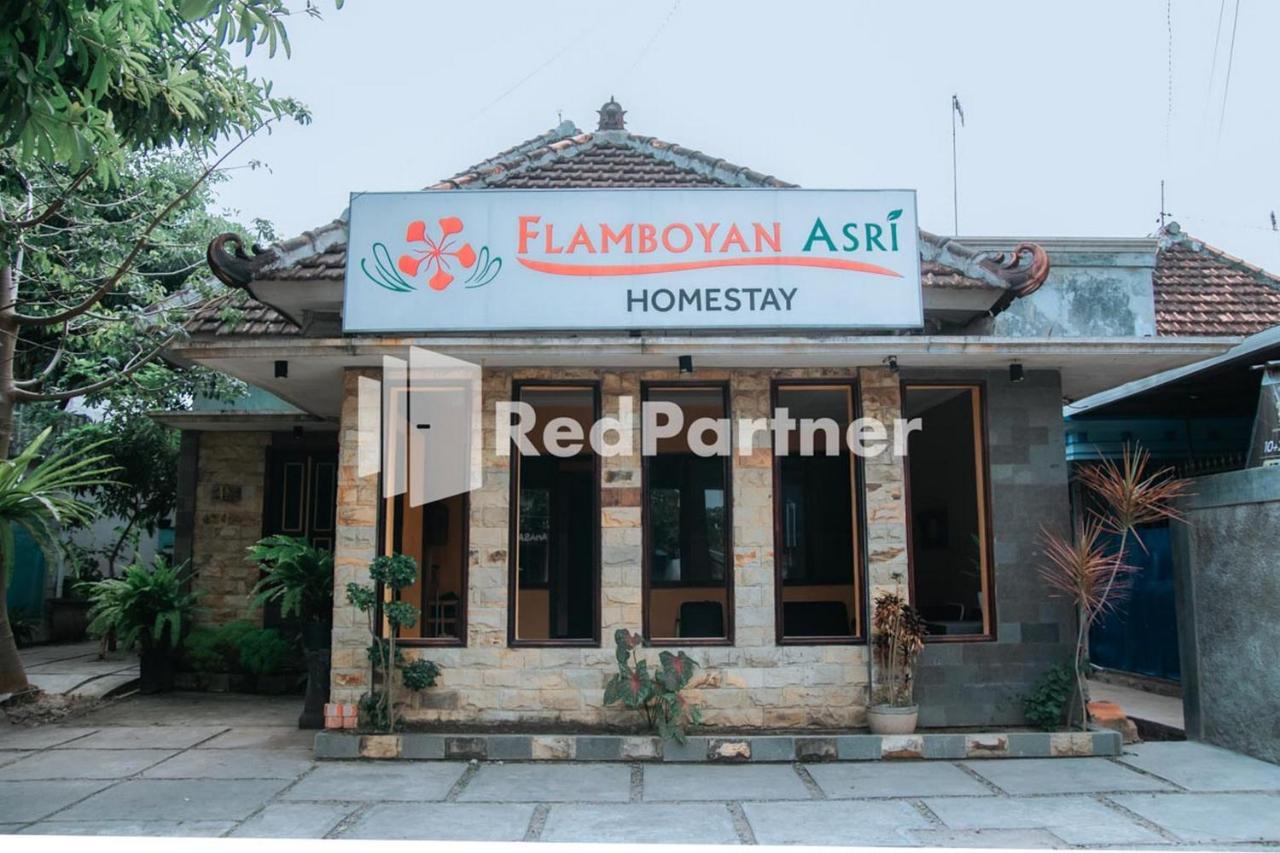 Flamboyan Asri Syariah Mitra Reddoorz Near Kampung Inggris Pare Hotel Exterior foto